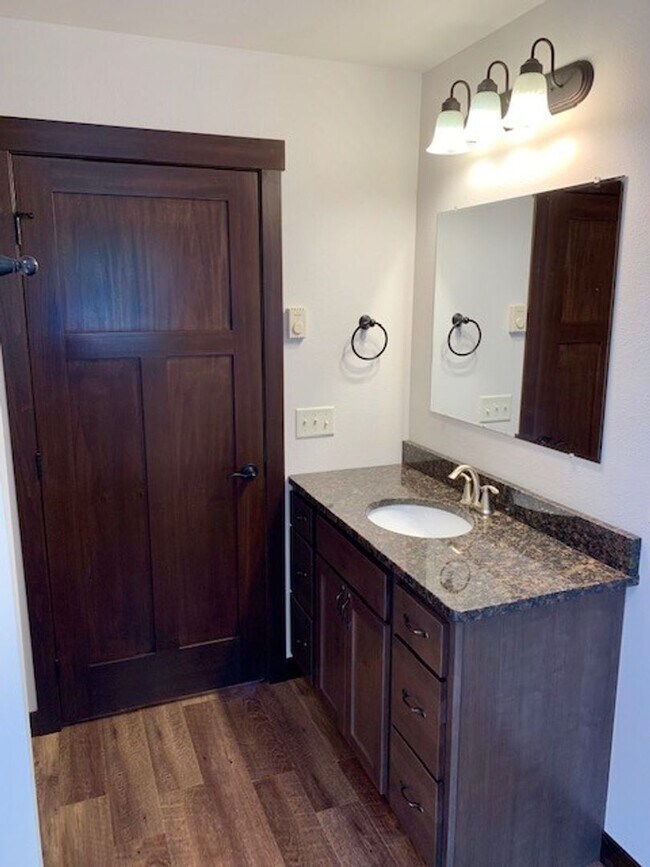 Foto del edificio - 3145-3147 N Hastings Way