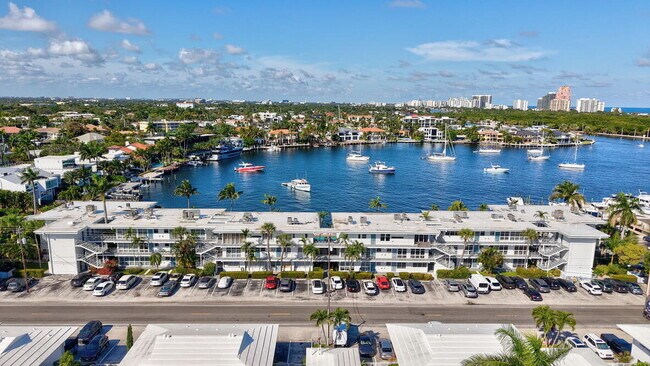Foto del edificio - 2727 Yacht Club Blvd