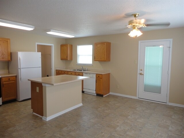 Foto del edificio - 1490 Lavender Dr