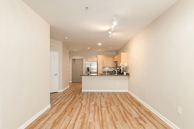 Building Photo - 1 Bedroom centrally located in Little Italy!!