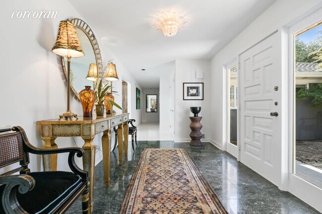 Foto del edificio - 28 Basket Neck Ln