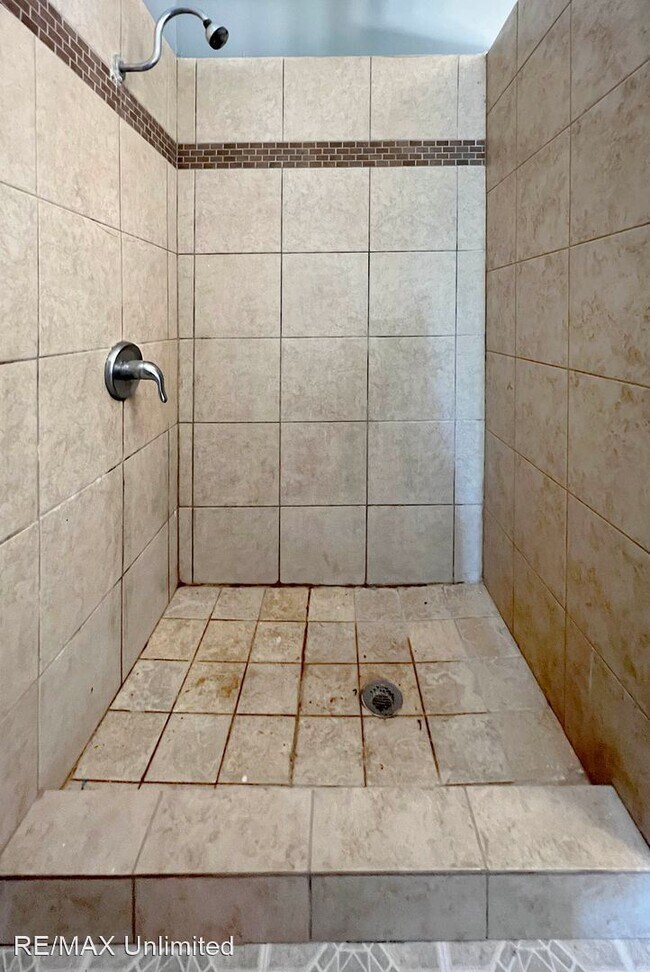 Foto del edificio - 3 br, 1 bath House - 915 Sams Dr