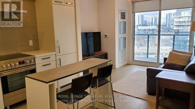 Photo du bâtiment - 120 Bayview Ave