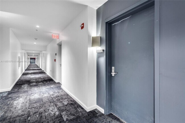 Foto del edificio - 325 S Biscayne Blvd