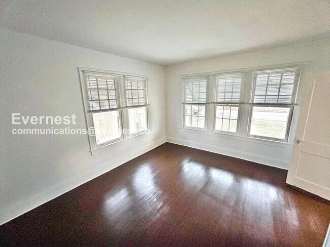 Foto del edificio - 802 E Broadway