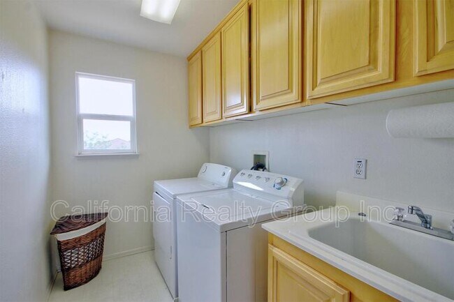 Building Photo - 37663 Sedona Cir