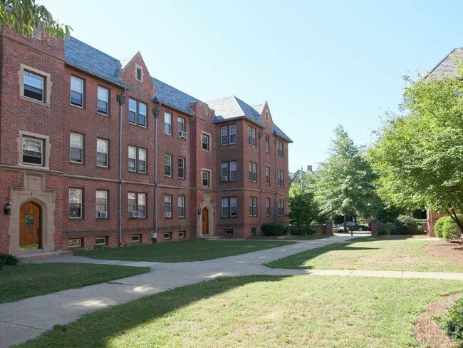 Building Photo - 825 Elm St