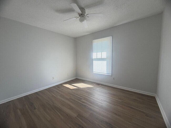 Foto del edificio - 4816 Hoyle Dr