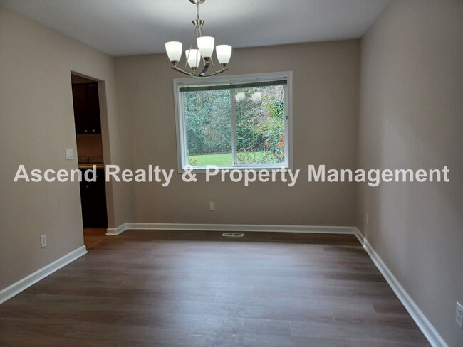 Building Photo - Gorgeous Updated Murrayhill Area 4 Bed on ...