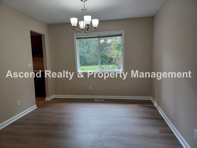 Foto del edificio - Gorgeous Updated Murrayhill Area 4 Bed on ...