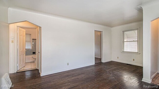 Building Photo - 2 br, 1 bath House - 19435 Santa Barbara Dr