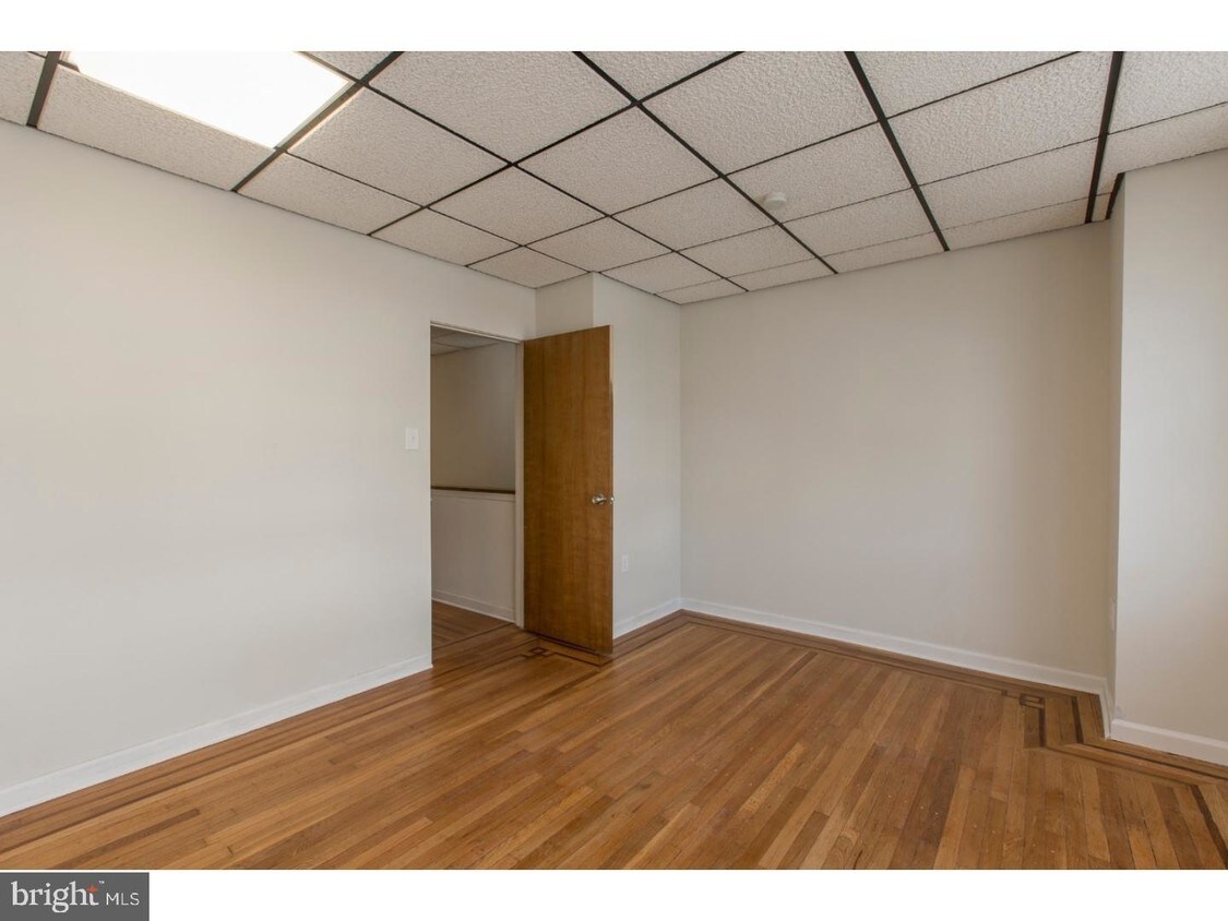 Primary Photo - 26 E Glenside Ave