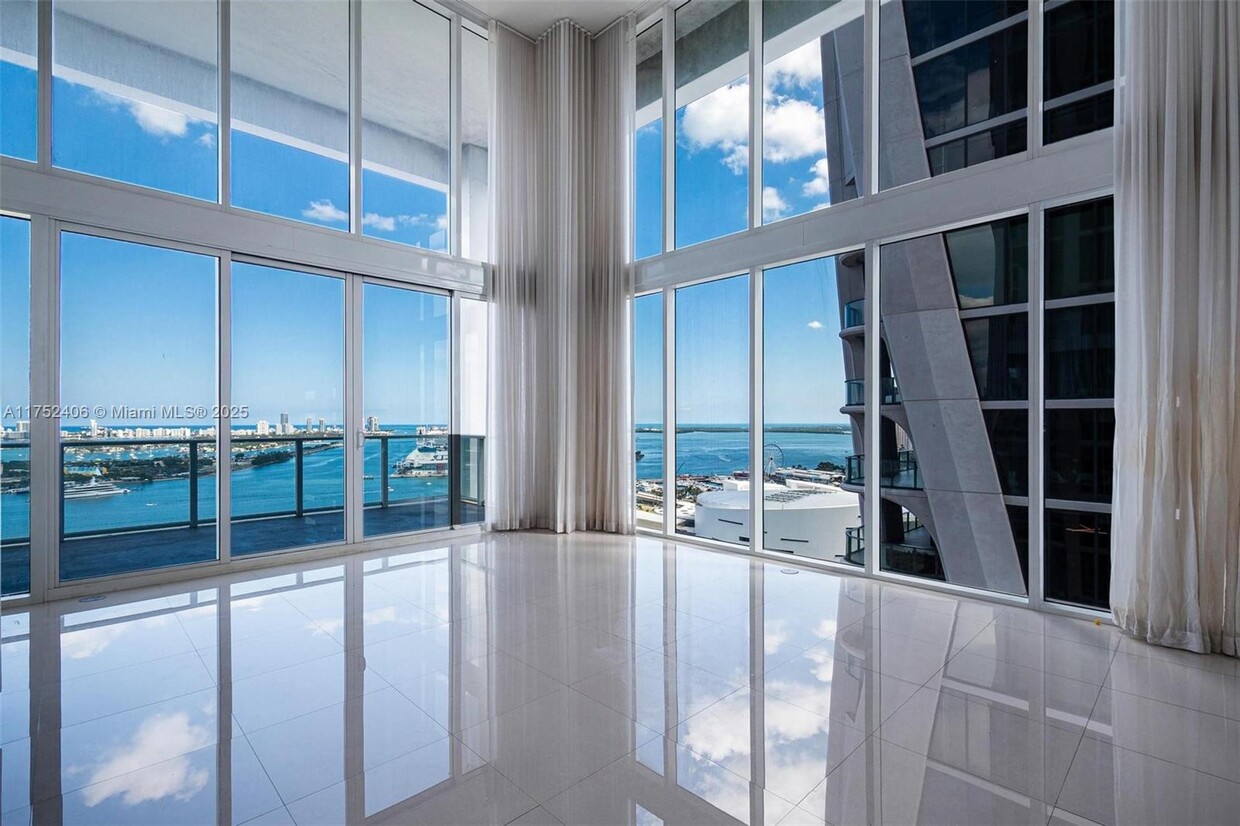 Primary Photo - 1040 Biscayne Blvd