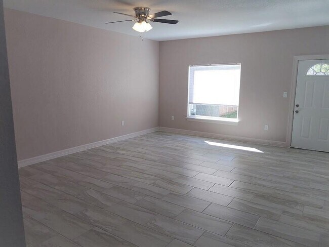 Foto del edificio - 8212 Sealey St