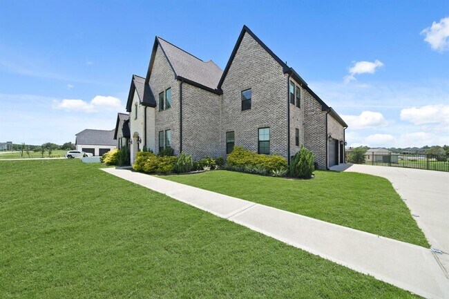 Building Photo - 8519 Lofty Pnes