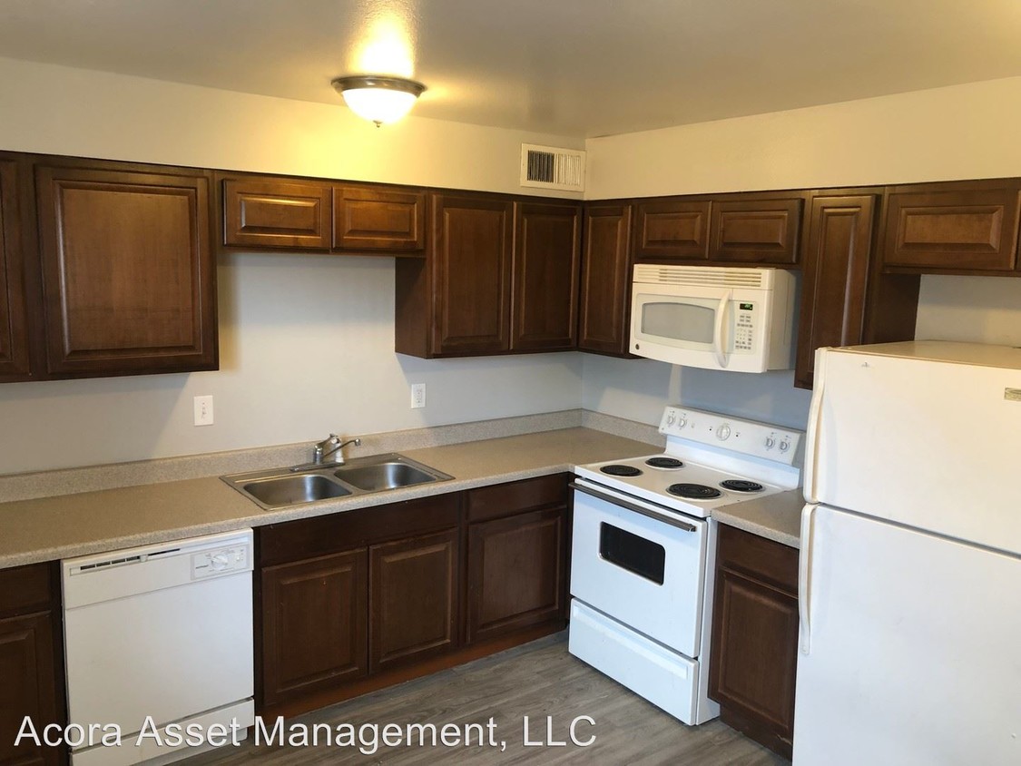 Primary Photo - 7002-7040 N 76th Ave