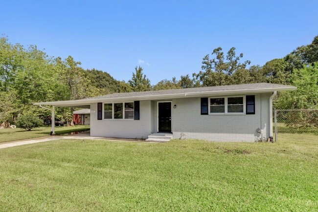 Building Photo - Remodeled home with Huge Backyard