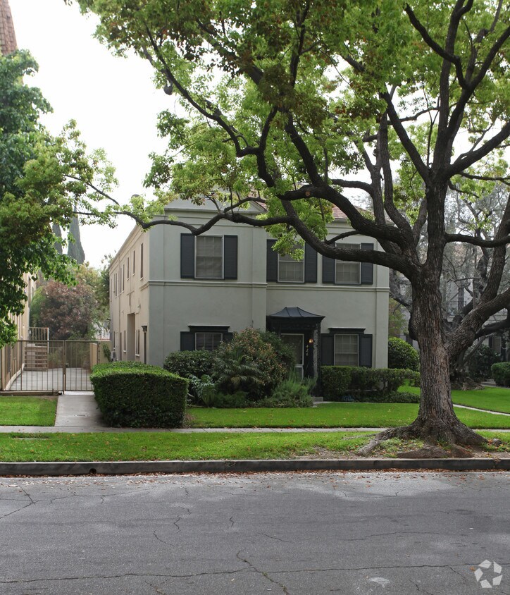 Foto del edificio - 426 N Maple Dr