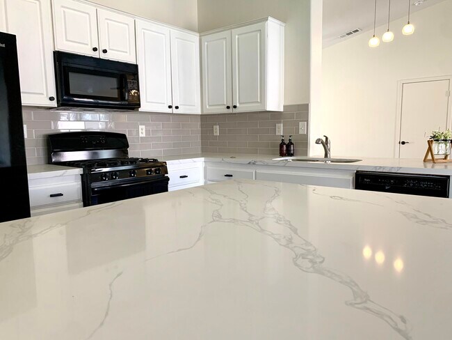 Foto del edificio - 78780 Birchcrest Cir