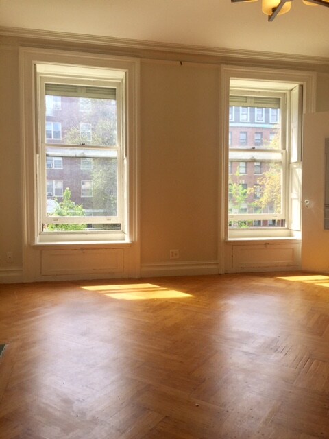 Building Photo - 423 Clinton Ave