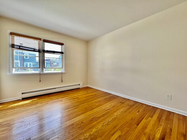 Building Photo - 105 Adelphi Ave