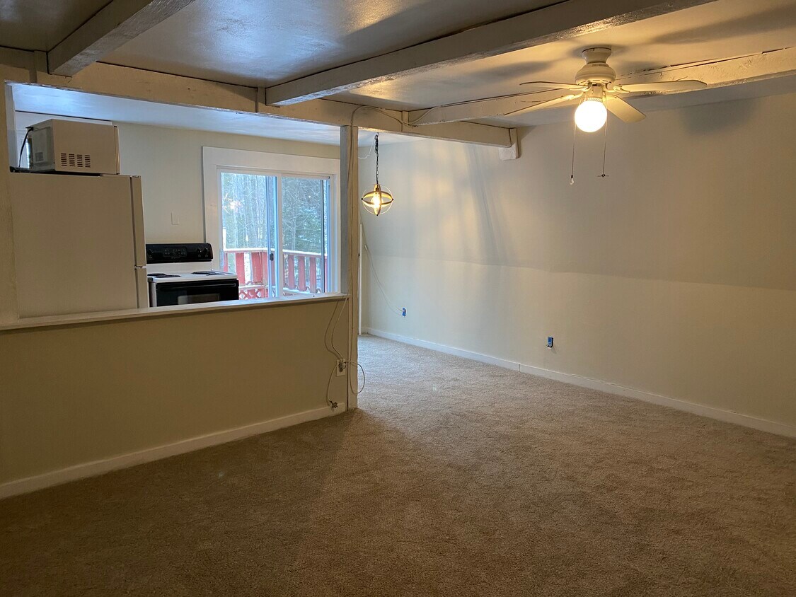 Main living room (view to open kitchen and porch) - 7628 Currier Rd