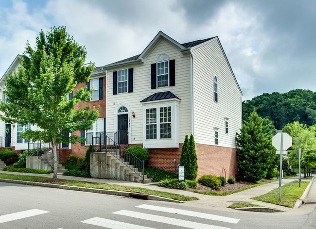 Foto del edificio - Three level townhouse in Lenox Village