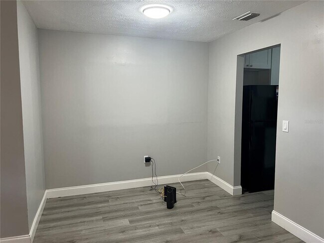 Foto del edificio - 10017 N Hyaleah Rd