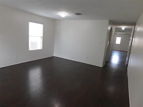 Building Photo - 19130 Yaupon Ranch Dr