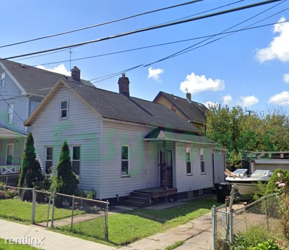 Foto principal - 2 br, 1 bath House - 3598 East 75th Street