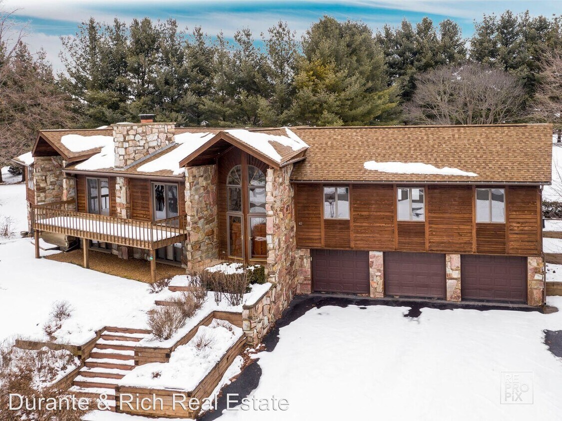 2620 Knob Hill Rd, Johnsburg, IL 60051 House Rental in Johnsburg, IL