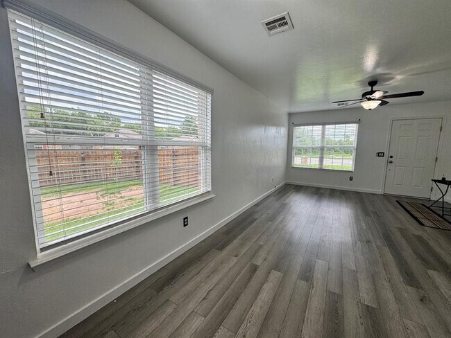 Building Photo - 1795 Bliss Cir