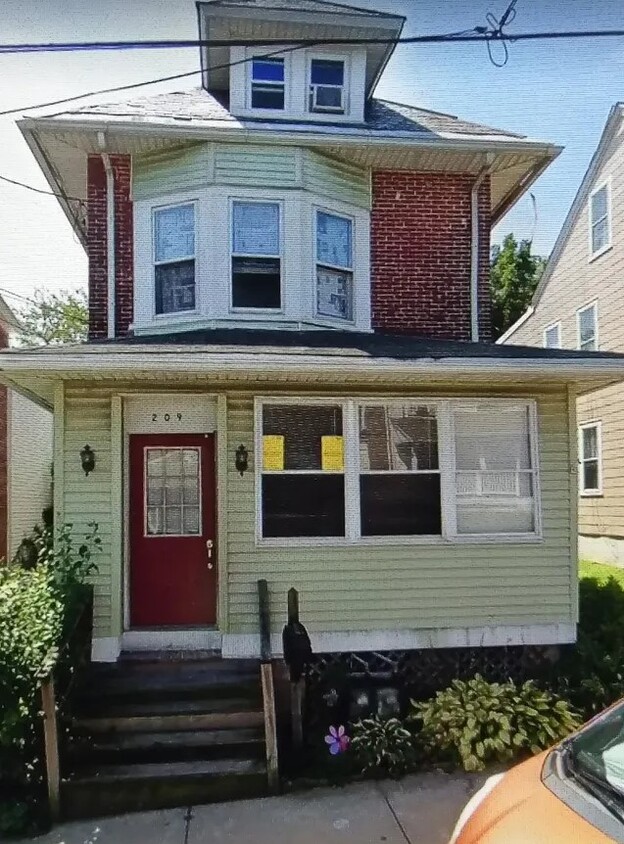 street view - 209 8th St