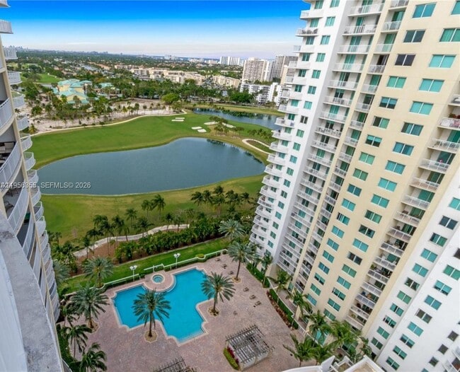 Foto del edificio - 1745 E Hallandale Beach Blvd