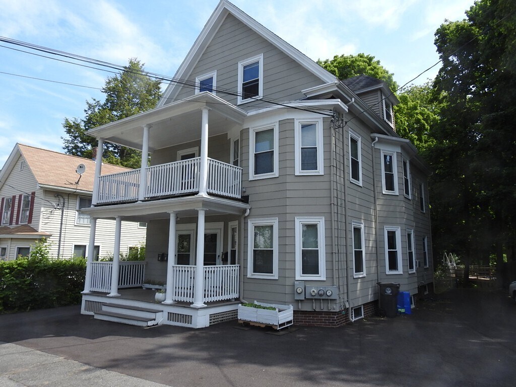 3 S Lincoln St Unit 3, Haverhill, MA 01835 Room for Rent in Haverhill