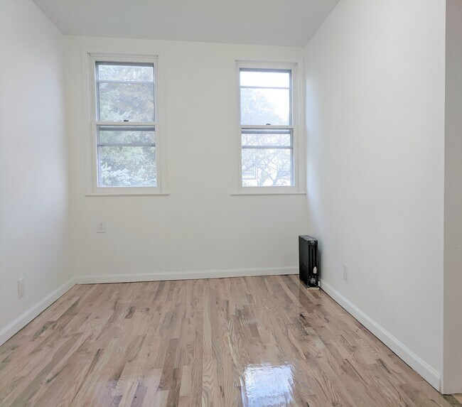 Foto del edificio - 68-11 62nd St