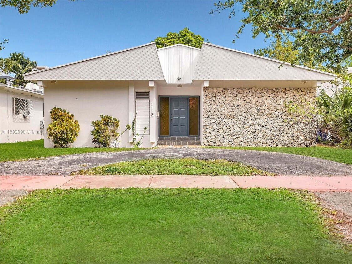 Foto principal - 1109 Biarritz Dr