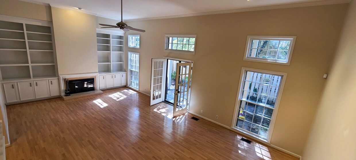 Primary Photo - 401 Bowling Ave