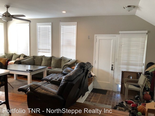 Foto del edificio - 5 br, 3 bath Apartment - 2060 Tuller Street