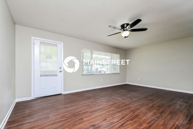 Foto del edificio - 4 Bedroom Pet-Friendly Home in Lakeland, FL with Main Street Renewal