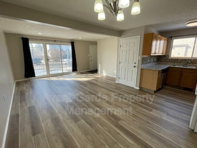 Photo du bâtiment - 10329-10150 150 St NW