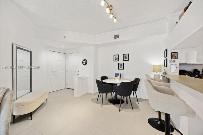 Foto del edificio - 17100 N Bay Rd
