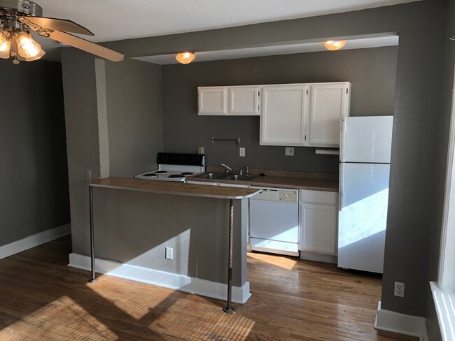 Building Photo - 714 W 37th St