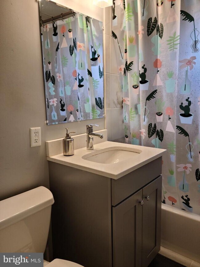 Foto del edificio - 1720 Queens Ln