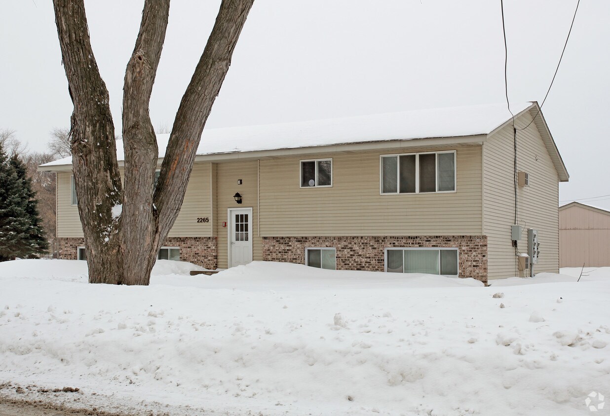 Building Photo - 2265 Helen St N