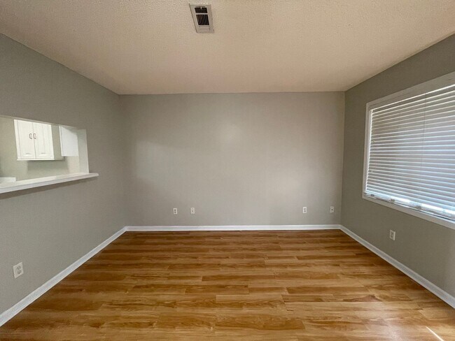 Foto del edificio - Foxhill Commons - 12 Month Minimal Lease!