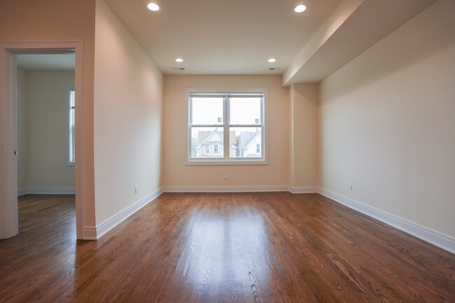 Foto del edificio - 2342 N Lawndale Ave