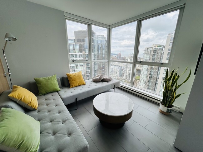 Building Photo - 1408 Strathmore Mews