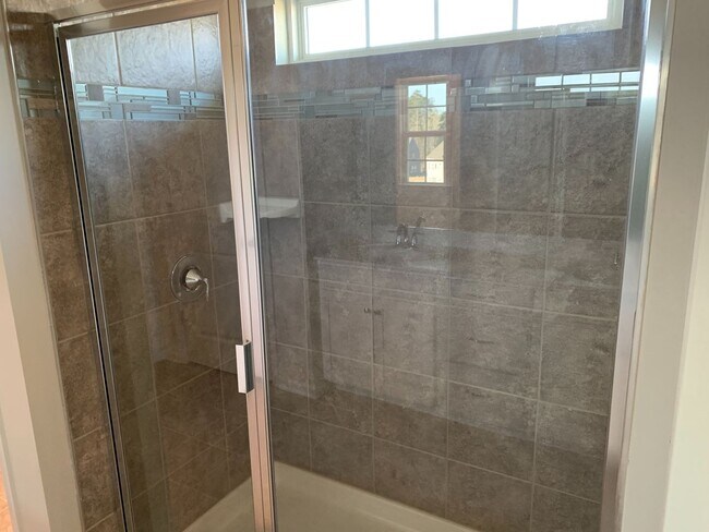 Building Photo - Resort life for your family in the Palisades!