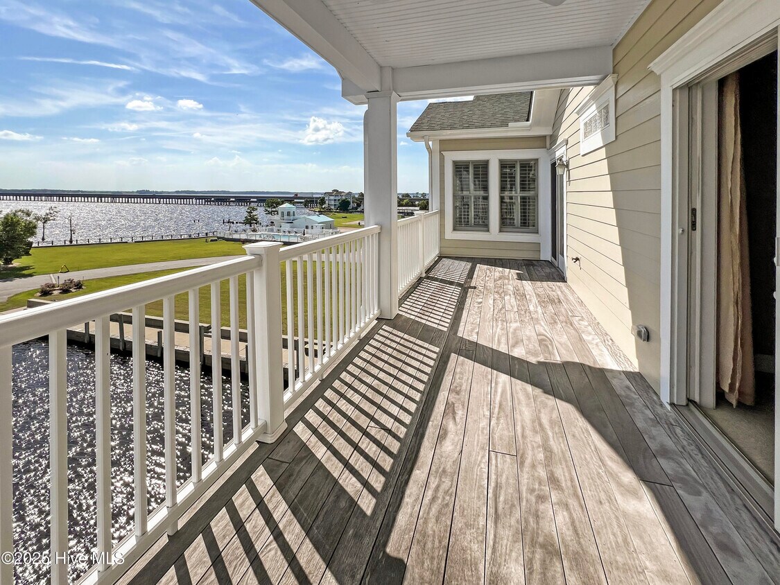 Primary Photo - 148 Wharf Lndg Dr